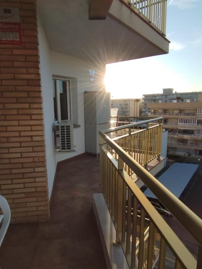 Seafront Apartment Pineda Beach Ла Пинеда Екстериор снимка