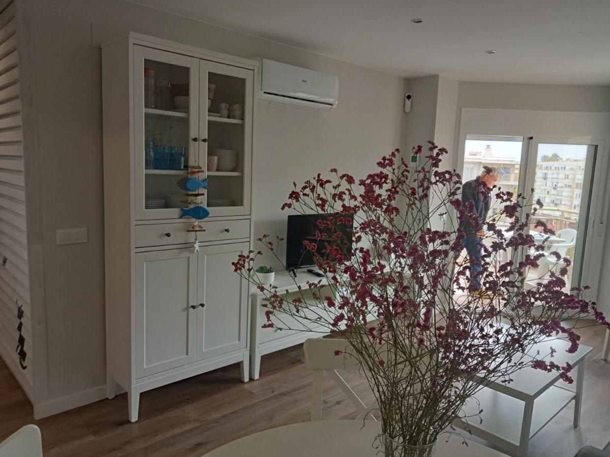 Seafront Apartment Pineda Beach Ла Пинеда Екстериор снимка