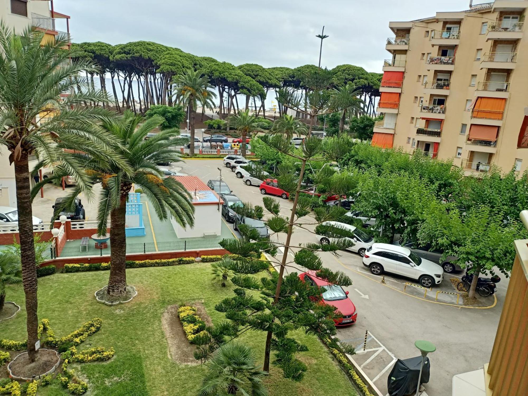 Seafront Apartment Pineda Beach Ла Пинеда Екстериор снимка